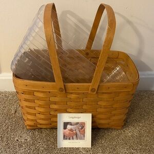 Longaberger MEDIUM MARKET Basket w/ protective liner and brochure. Signed.